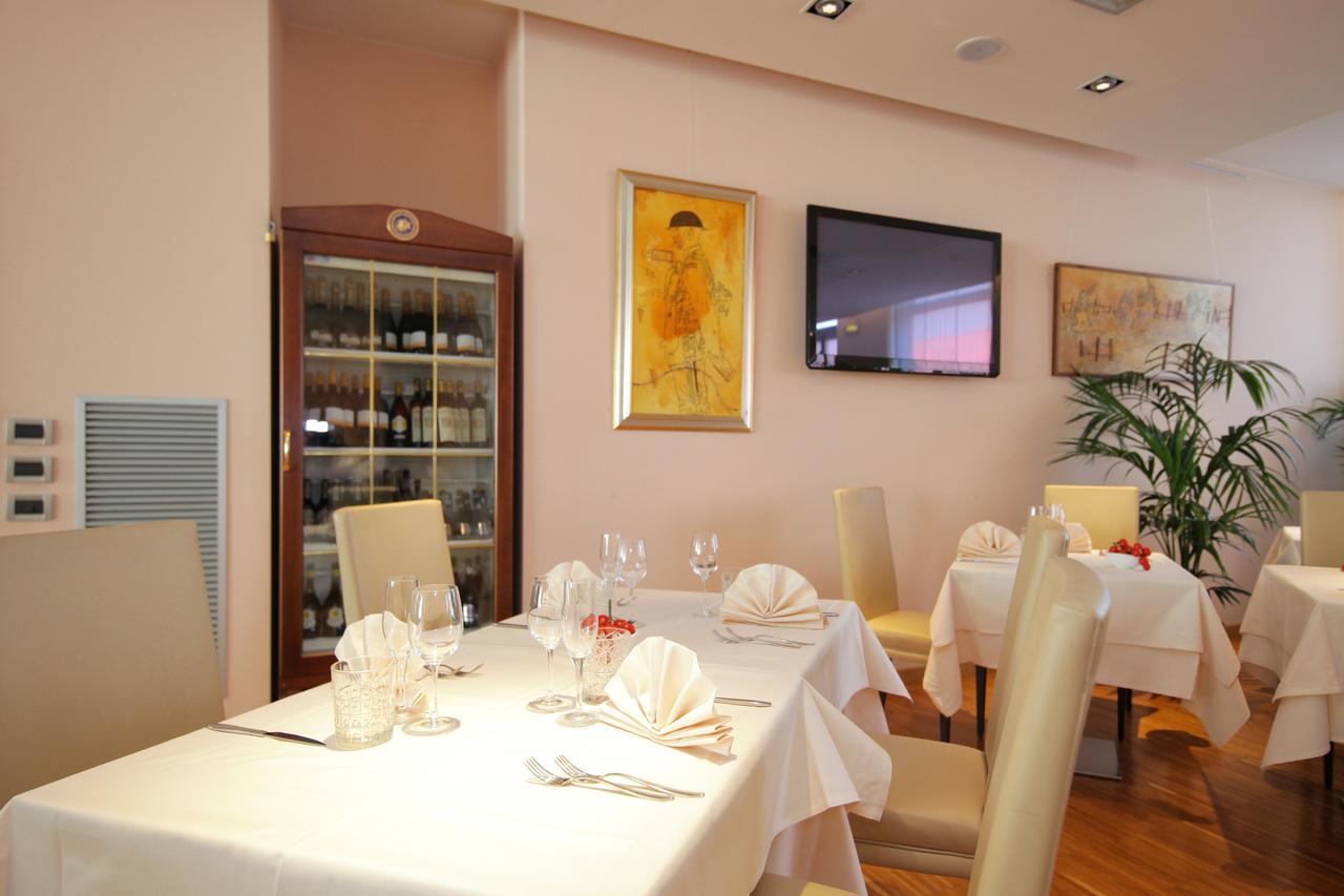 Hotel Major Ronchi Dei Legionari Luaran gambar